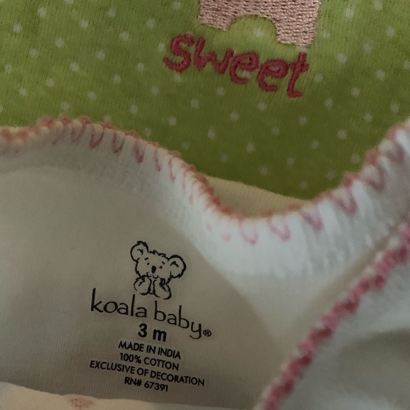 SOLD 4 short-sleeve onesies 0-3 months - Picture 5 of 8